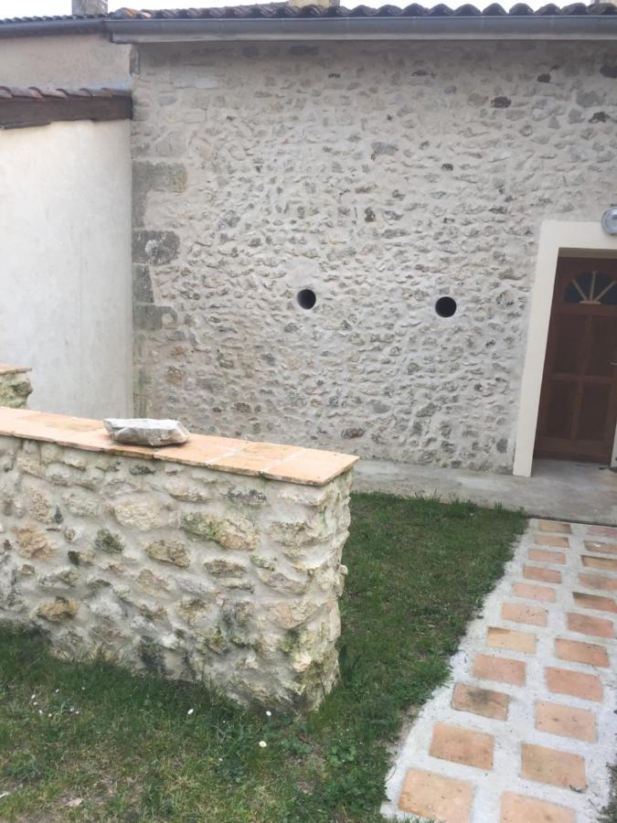 Superbe Gite A La Campagne Dans Le Bordelais Saint-Vivien-de-Blaye 外观 照片